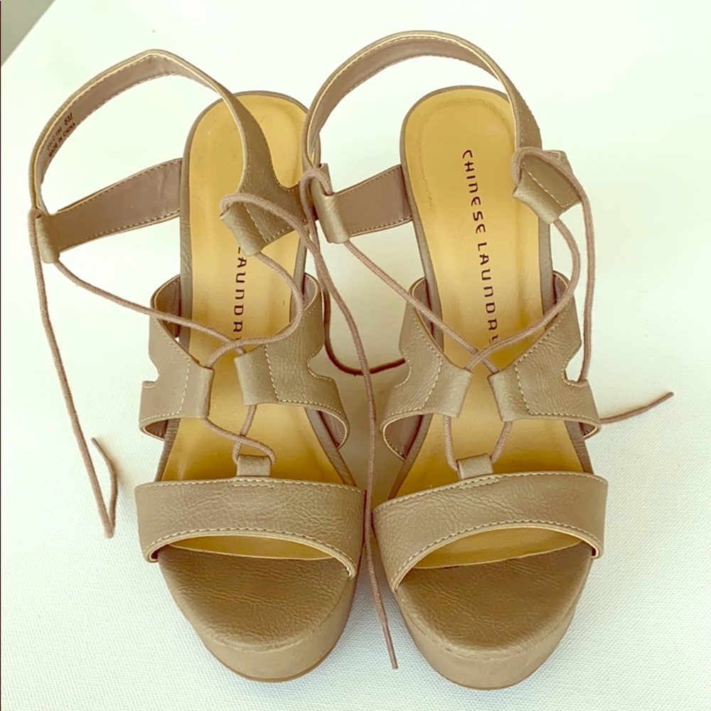 Chinese Laundry women’s wedge sandal